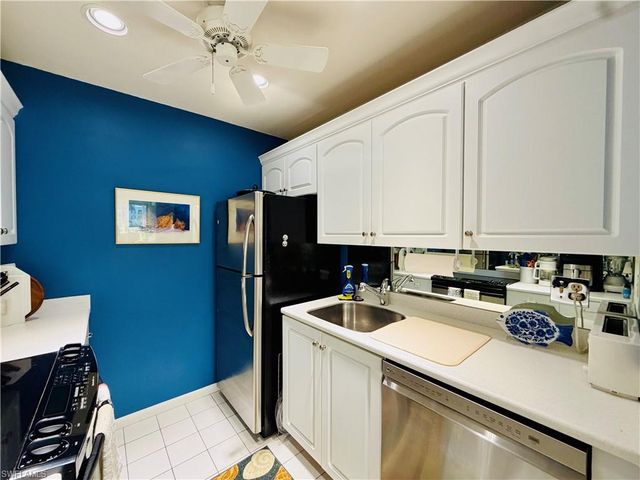333 Harbour DR 212, Naples, FL 34103