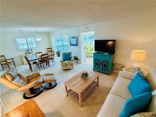 333 Harbour DR 212, Naples, FL 34103