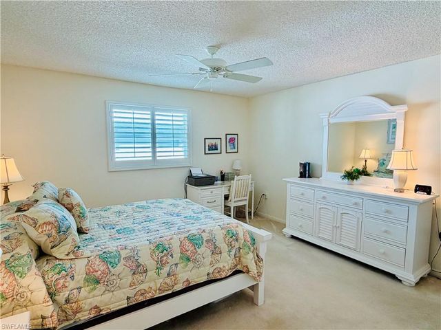 333 Harbour DR 212, Naples, FL 34103