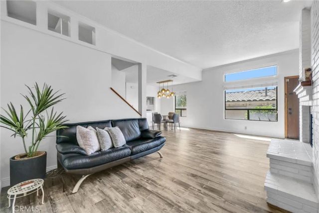 2215 Molino Avenue B, Signal Hill, CA 90755