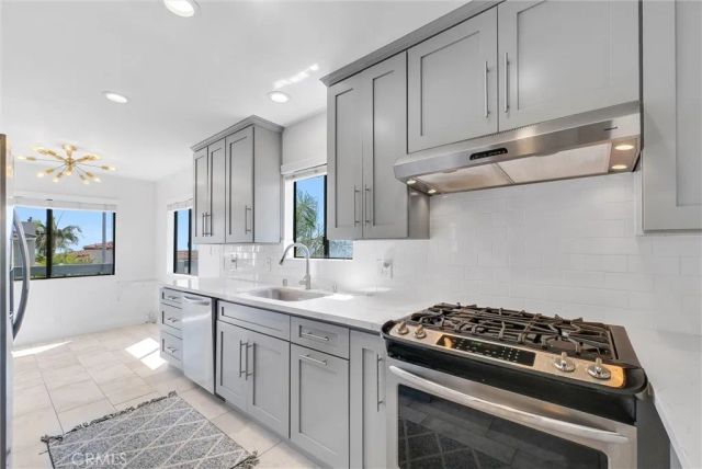 2215 Molino Avenue B, Signal Hill, CA 90755