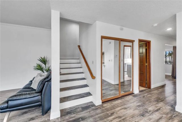 2215 Molino Avenue B, Signal Hill, CA 90755