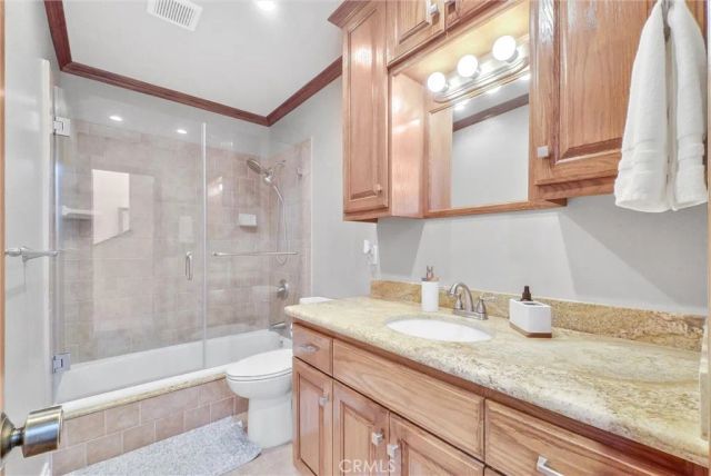 2215 Molino Avenue B, Signal Hill, CA 90755