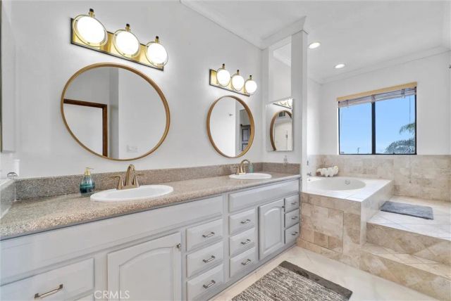 2215 Molino Avenue B, Signal Hill, CA 90755