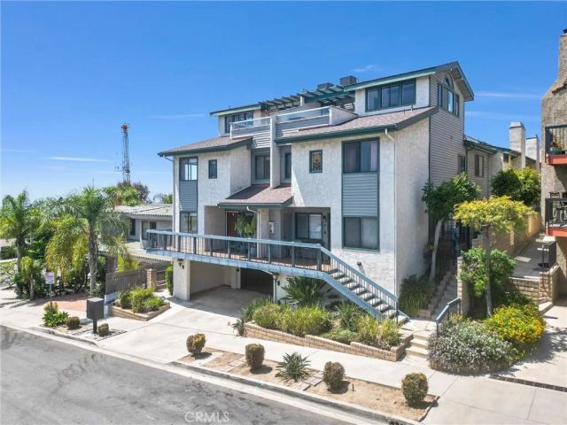 2215 Molino Avenue B, Signal Hill, CA 90755