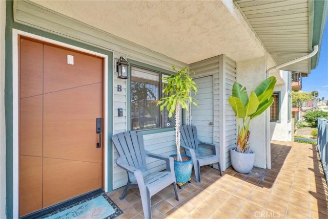 2215 Molino Avenue B, Signal Hill, CA 90755