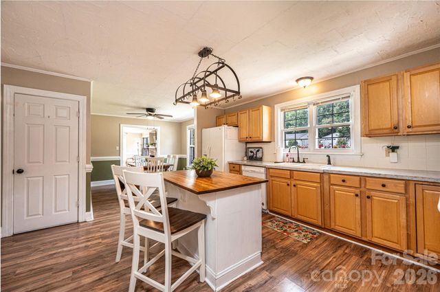 108 Merrywood Drive, Lenoir, NC 28645