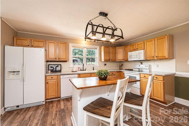 108 Merrywood Drive, Lenoir, NC 28645