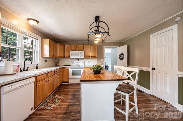 108 Merrywood Drive, Lenoir, NC 28645