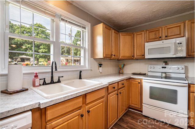 108 Merrywood Drive, Lenoir, NC 28645