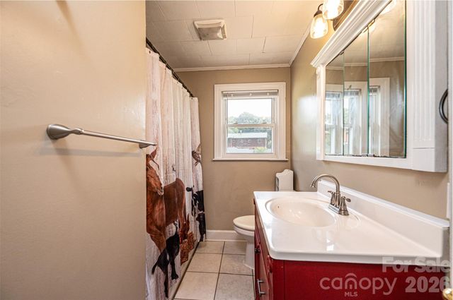108 Merrywood Drive, Lenoir, NC 28645