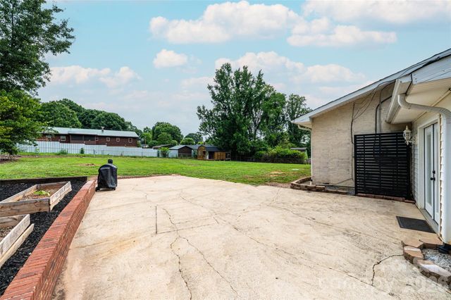 108 Merrywood Drive, Lenoir, NC 28645