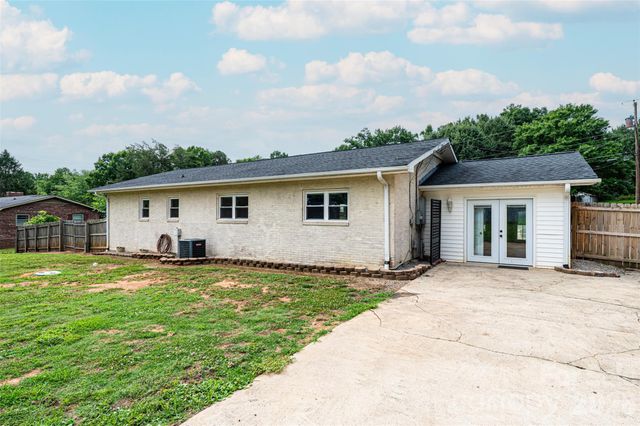 108 Merrywood Drive, Lenoir, NC 28645