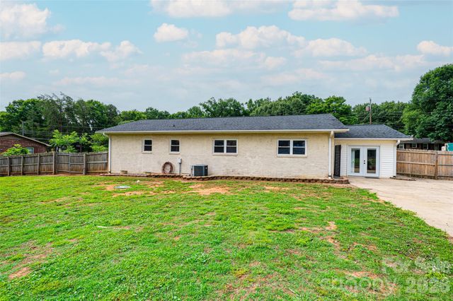 108 Merrywood Drive, Lenoir, NC 28645