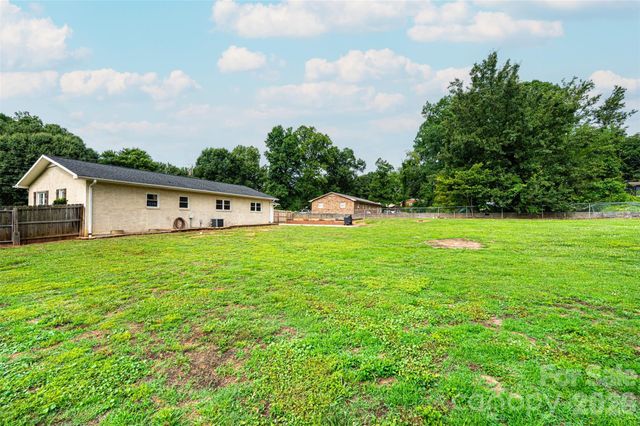 108 Merrywood Drive, Lenoir, NC 28645