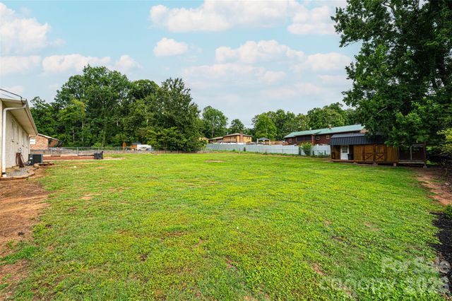 108 Merrywood Drive, Lenoir, NC 28645