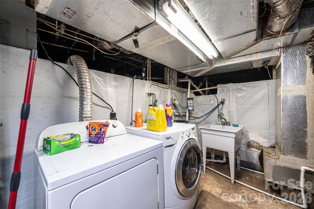 108 Merrywood Drive, Lenoir, NC 28645