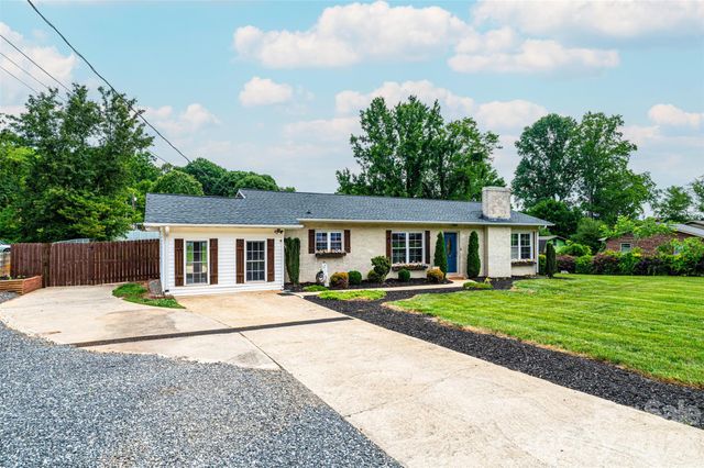 108 Merrywood Drive, Lenoir, NC 28645