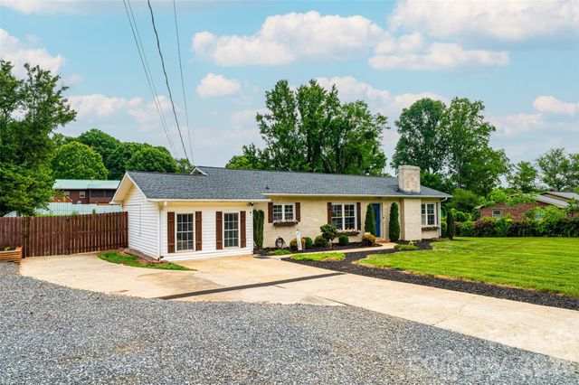108 Merrywood Drive, Lenoir, NC 28645
