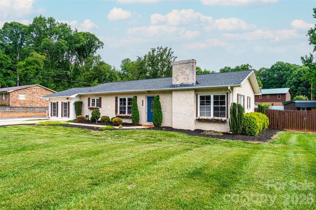 108 Merrywood Drive, Lenoir, NC 28645
