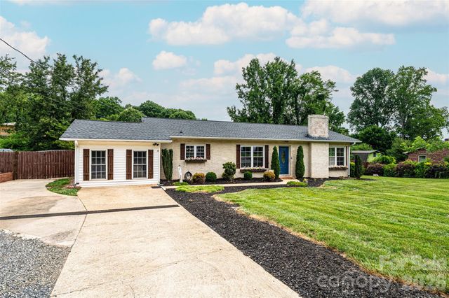 108 Merrywood Drive, Lenoir, NC 28645