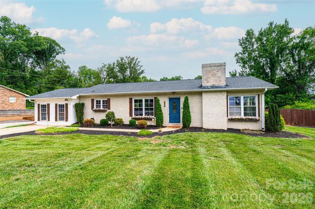 108 Merrywood Drive, Lenoir, NC 28645