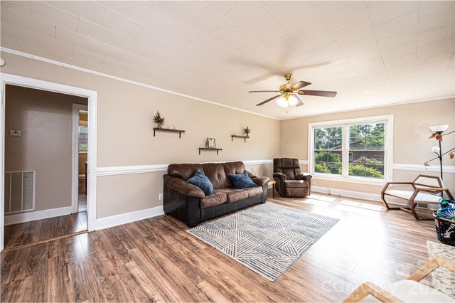 108 Merrywood Drive, Lenoir, NC 28645