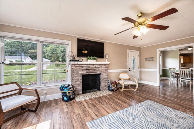 108 Merrywood Drive, Lenoir, NC 28645