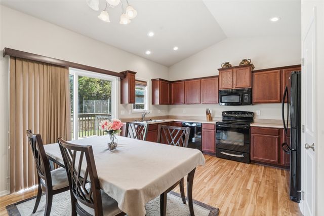 1717 90th Street, West Des Moines, IA 50266