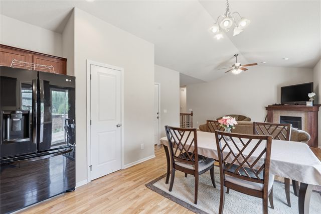 1717 90th Street, West Des Moines, IA 50266