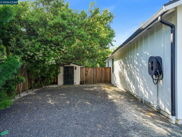 40 Mcguire Dr, Walnut Creek, CA 94596