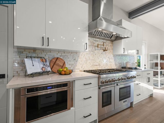 40 Mcguire Dr, Walnut Creek, CA 94596