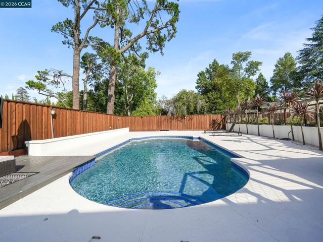 40 Mcguire Dr, Walnut Creek, CA 94596