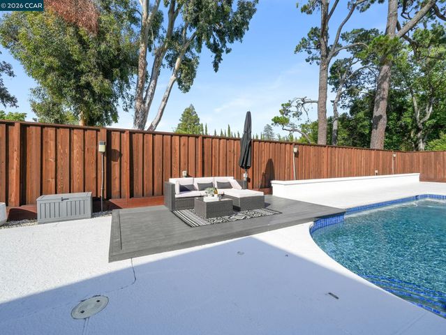 40 Mcguire Dr, Walnut Creek, CA 94596