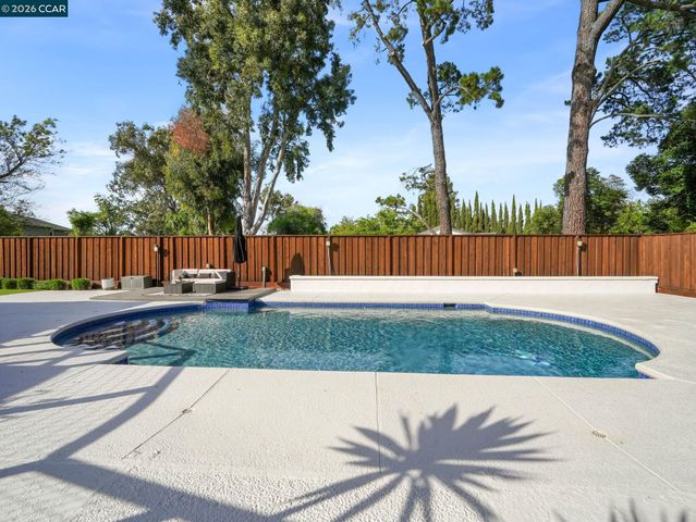 40 Mcguire Dr, Walnut Creek, CA 94596