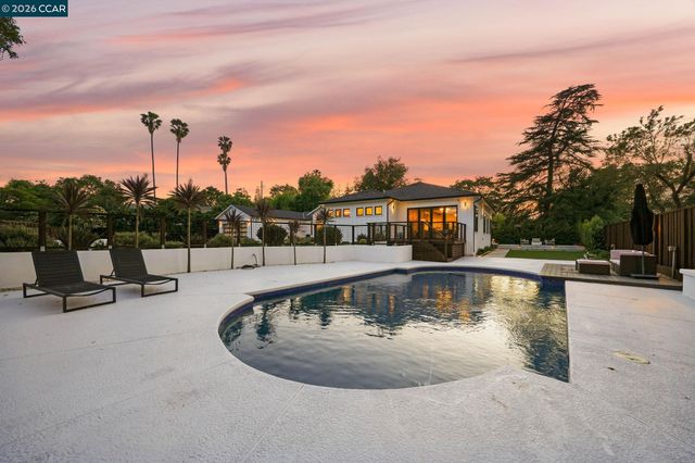 40 Mcguire Dr, Walnut Creek, CA 94596