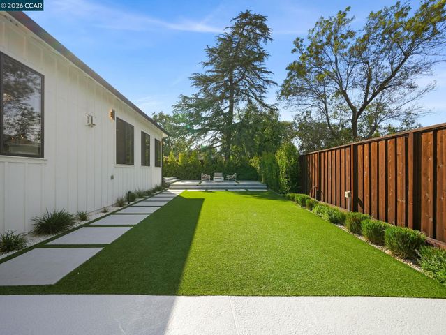 40 Mcguire Dr, Walnut Creek, CA 94596