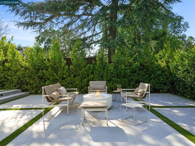 40 Mcguire Dr, Walnut Creek, CA 94596