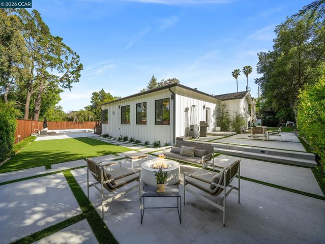 40 Mcguire Dr, Walnut Creek, CA 94596