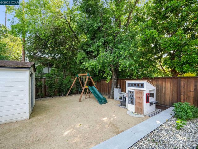 40 Mcguire Dr, Walnut Creek, CA 94596
