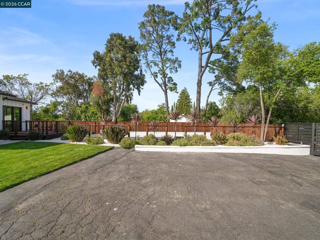 40 Mcguire Dr, Walnut Creek, CA 94596