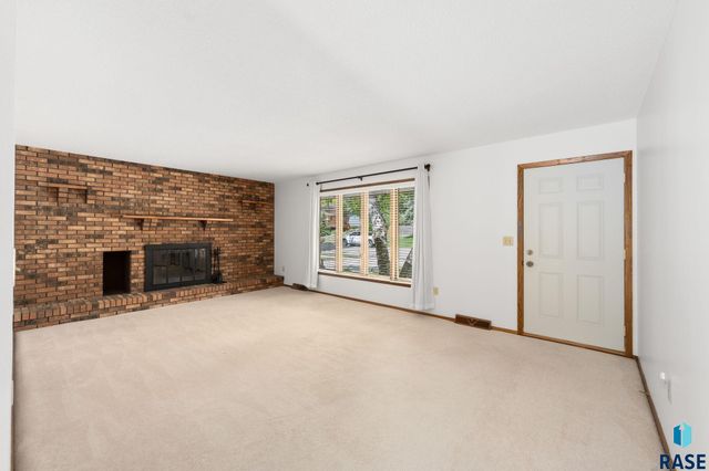 4305 S Highland Ave Avenue, Sioux Falls, SD 57103