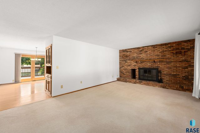 4305 S Highland Ave Avenue, Sioux Falls, SD 57103