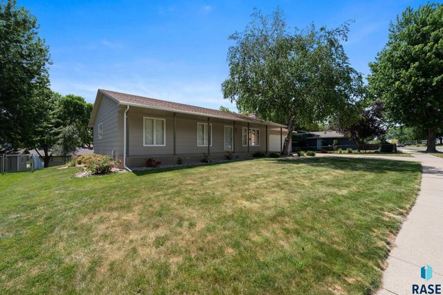 4305 S Highland Ave Avenue, Sioux Falls, SD 57103