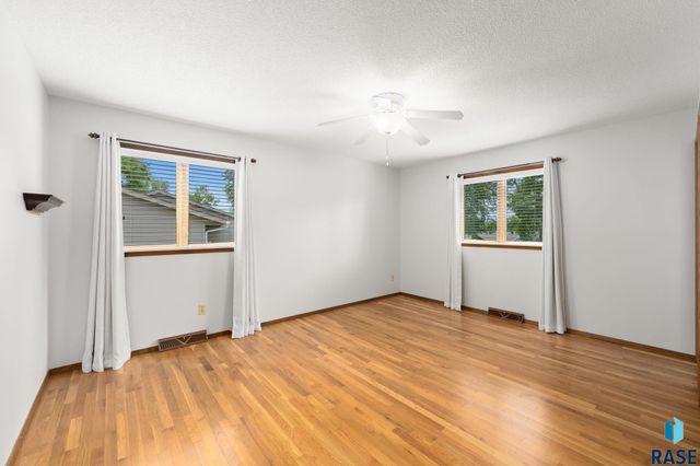 4305 S Highland Ave Avenue, Sioux Falls, SD 57103
