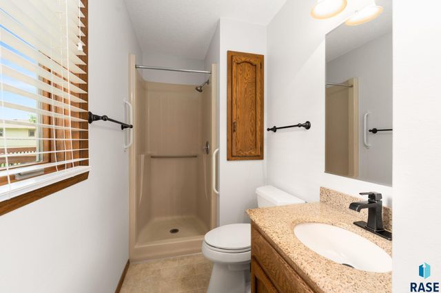 4305 S Highland Ave Avenue, Sioux Falls, SD 57103