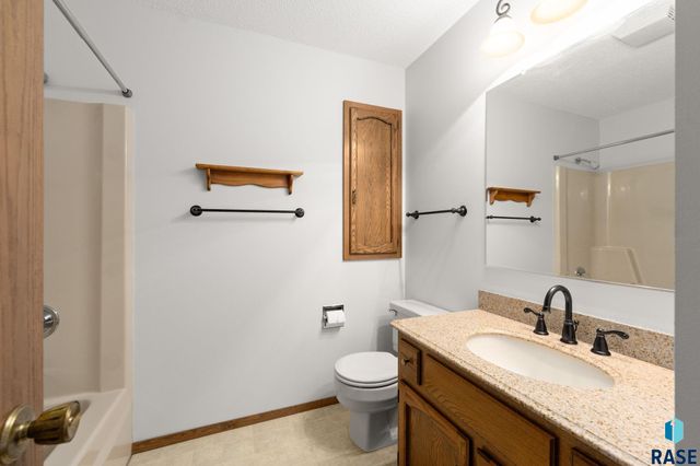 4305 S Highland Ave Avenue, Sioux Falls, SD 57103
