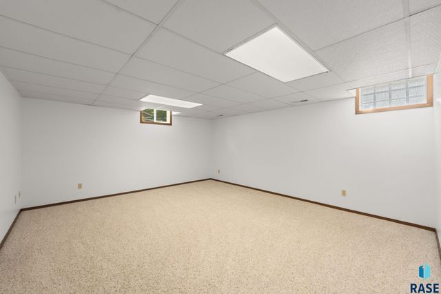 4305 S Highland Ave Avenue, Sioux Falls, SD 57103
