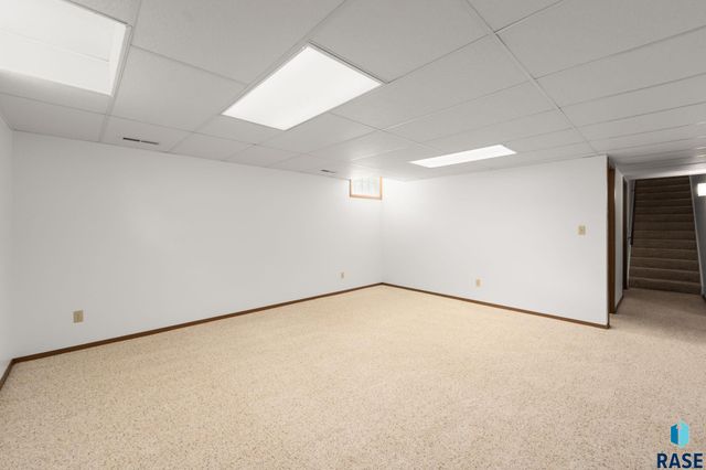 4305 S Highland Ave Avenue, Sioux Falls, SD 57103