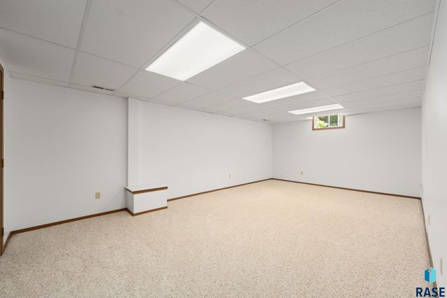 4305 S Highland Ave Avenue, Sioux Falls, SD 57103